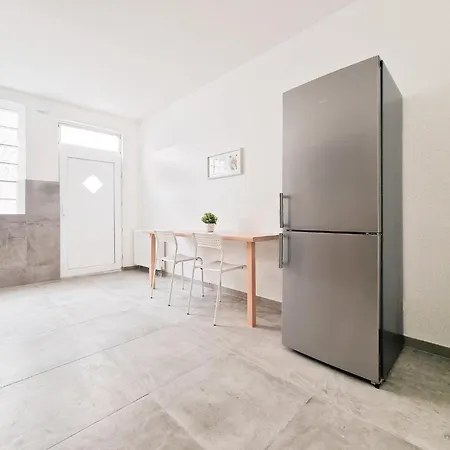 Tolstov - 4 Mit Terrasse - 25 Min Zur Messe Dus Lägenhet